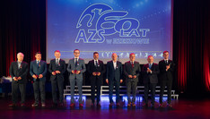 zdjęcie przedstawia osoby wyróżnione podczas 60-lecia AZS Rzeszów